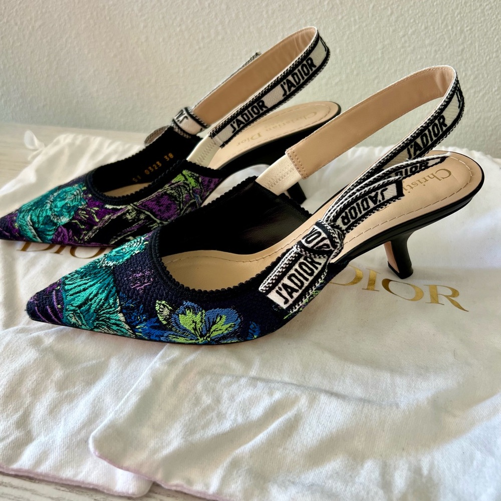Dior J’Adior Slingback Pumps with Tiger Design - Picture 3 of 7